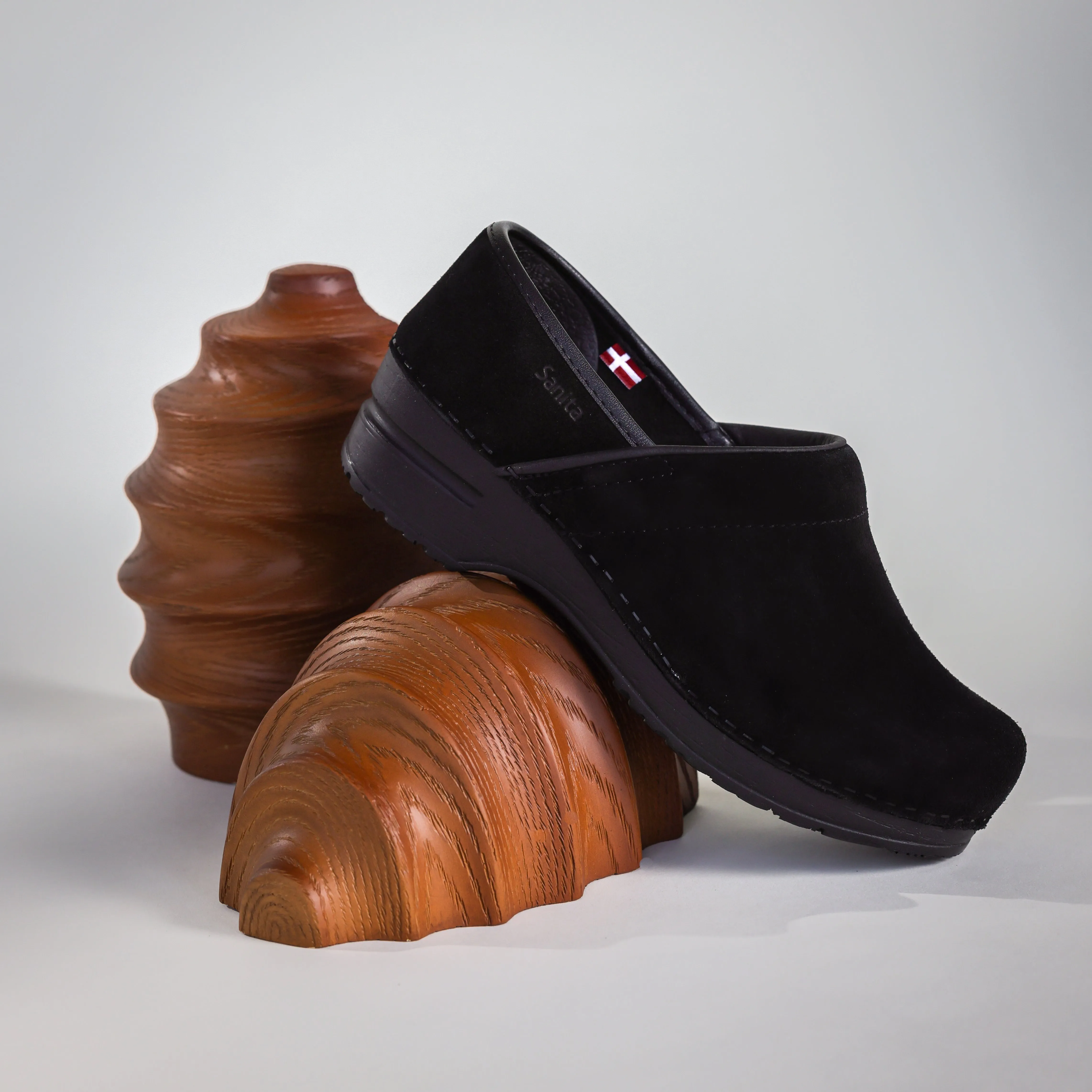 Hinsdale Women's Vegan Clog in Black