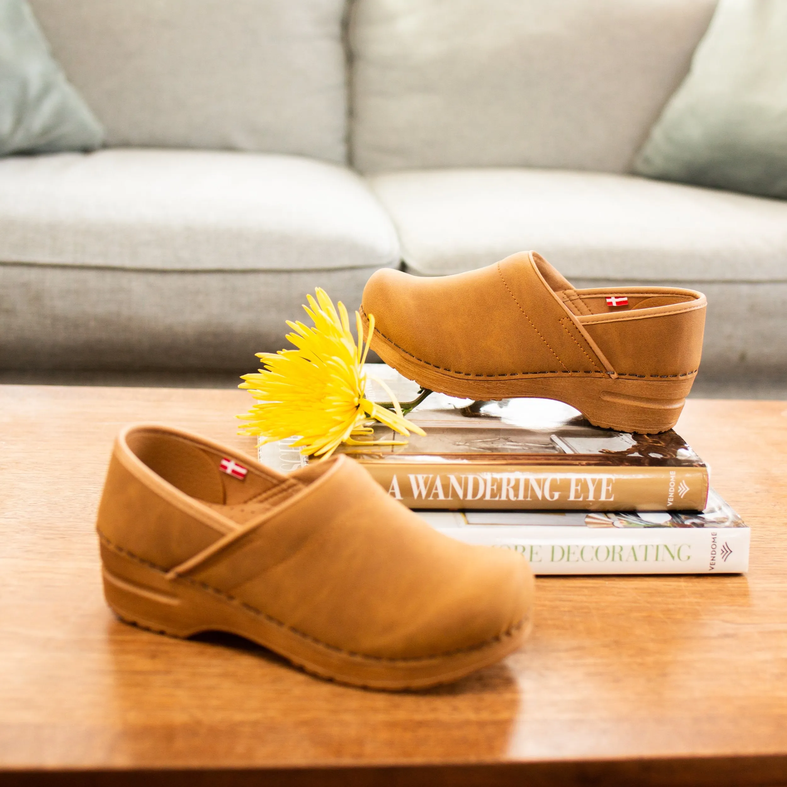 Hinsdale Women's Vegan Clog in Cognac
