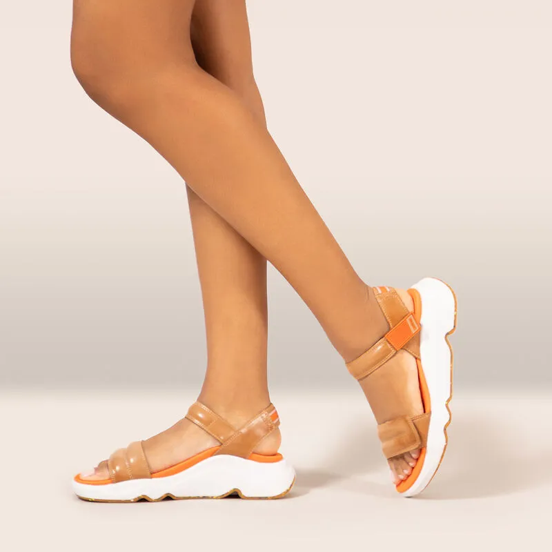WOMEN'S AETREX WHIT SPORT SANDAL | CAMEL